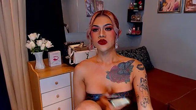 StellaStrong30 live cam on Stripchat