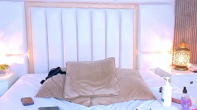 LaylaaDoll live cam on Stripchat