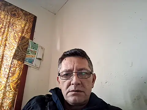 Florin2877 live cam on Stripchat