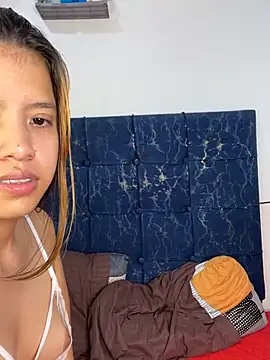 Viluuu-24 live cam on Stripchat