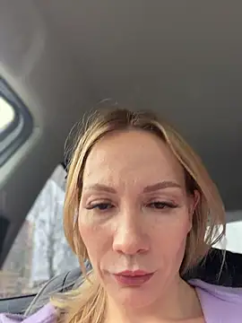 LavenderHot live cam on Stripchat