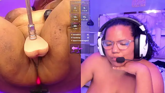 MhiaRey live cam on Stripchat