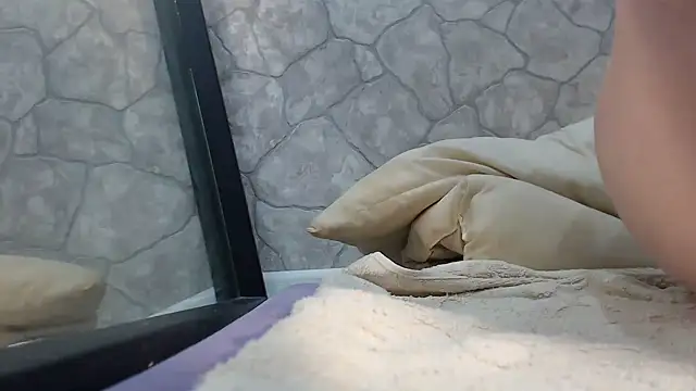 Alida2Anal live now
