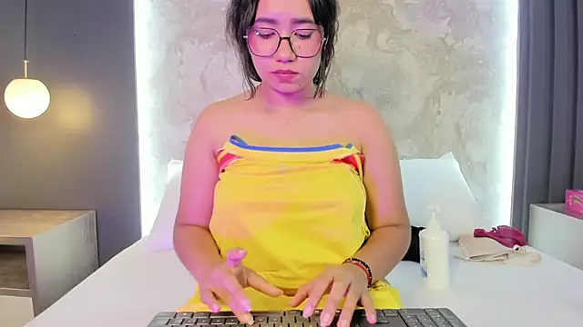 alysson_moon_ live cam on Stripchat