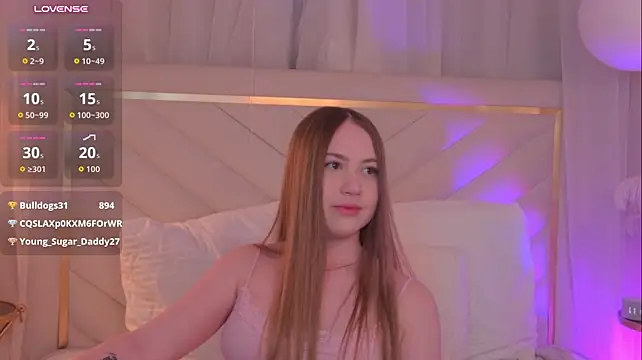 NaomiWest live cam on Stripchat