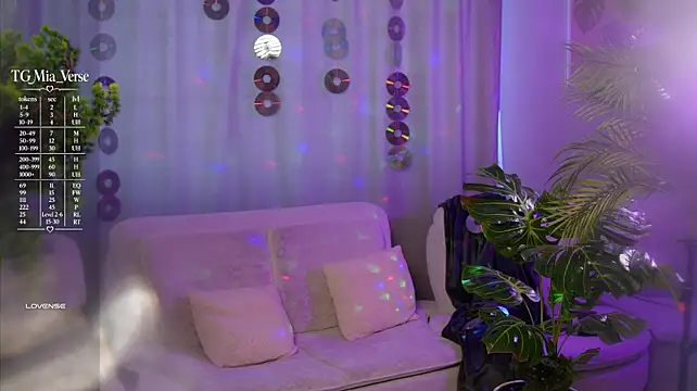 Miaversee live cam on Stripchat