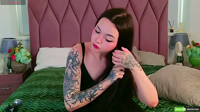 ReinaNoir live cam on Stripchat
