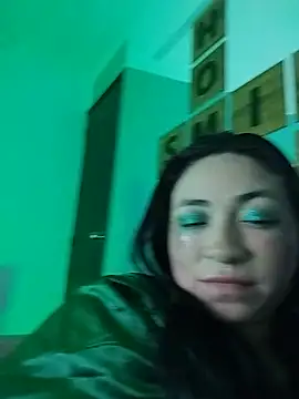 Liaroselle live cam on Stripchat