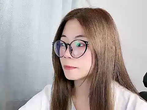 tiantian1018 live cam on Stripchat