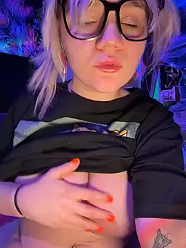 Cutiepiespanks live cam on Stripchat