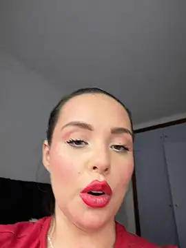 Alirawrz live cam on Stripchat