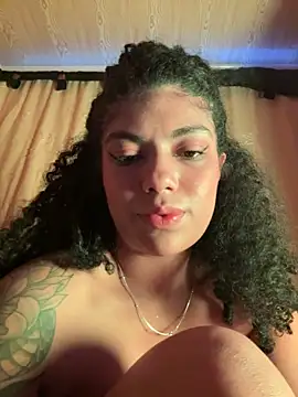 Morenayaa live cam on Stripchat