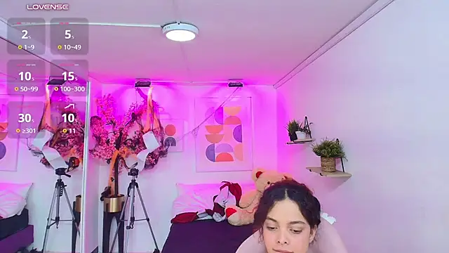 Maggy_t18 live cam on Stripchat