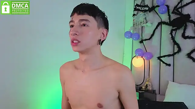 lian_cameron live cam on Stripchat