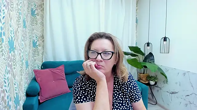 LeaPure live cam on Stripchat