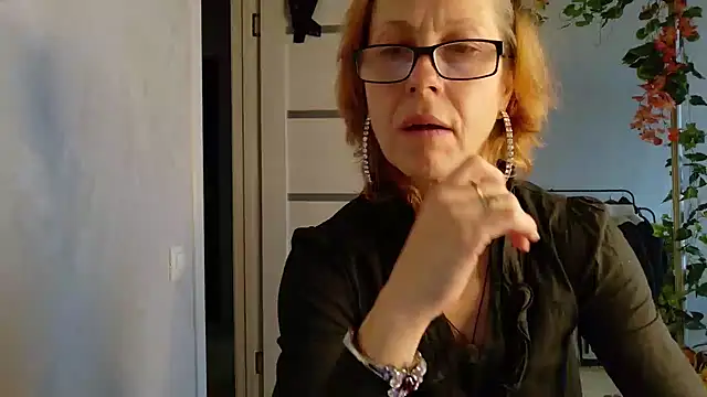 LioraWeiss live cam on Stripchat