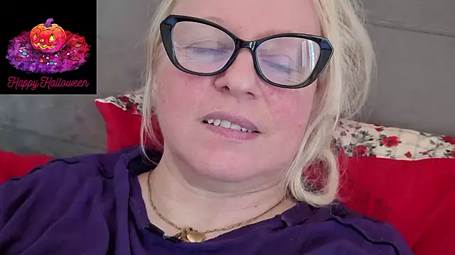 martachatte live cam on Stripchat