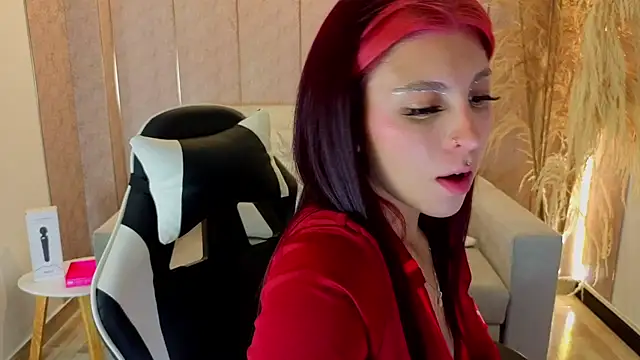HilaryThomson2 live cam on Stripchat