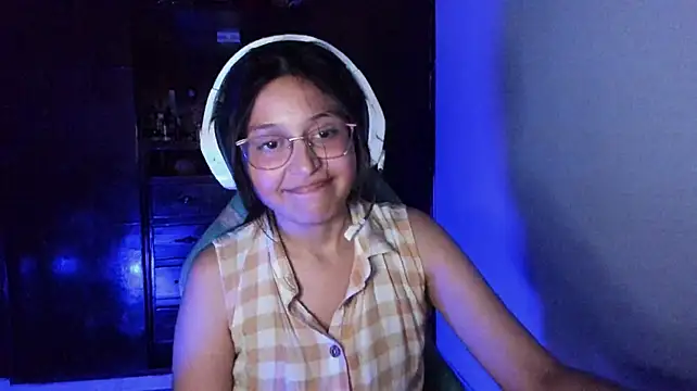 Little_Lisy live cam on Stripchat