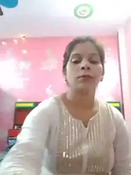 Eshani69 live cam on Stripchat