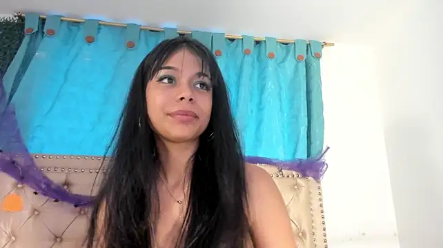 Dahlia_Flowers live cam on Stripchat