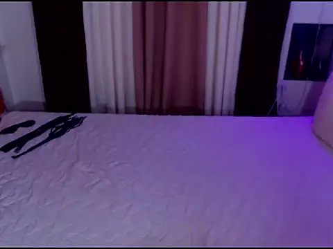 freakiestgirllylia live cam on Stripchat