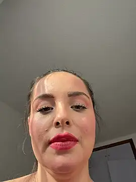 Alirawrz live cam on Stripchat