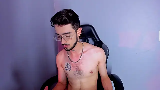 Harry_777_hot live cam on Stripchat