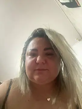 MikyVesela live cam on Stripchat