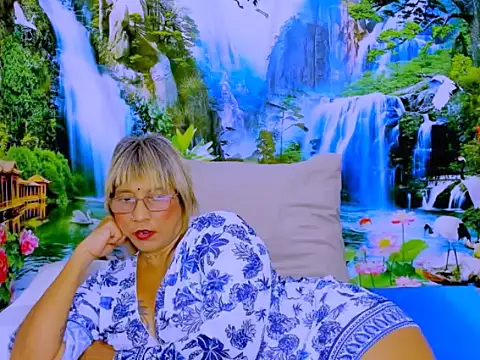 indianroxy live cam on Stripchat
