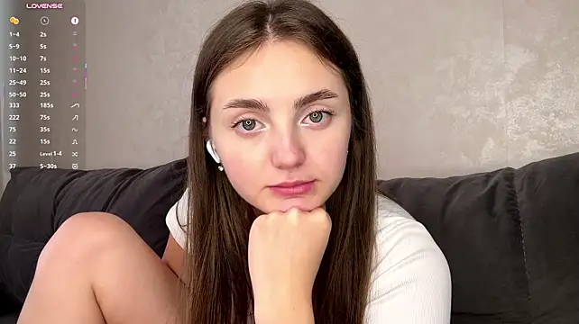 LoraDavi live cam on Stripchat