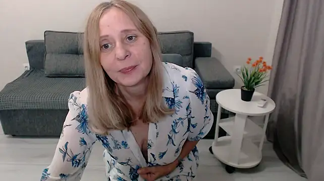 Saule_V live cam on Stripchat