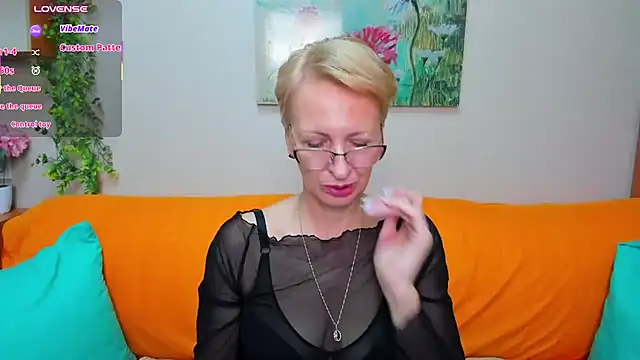 iamyourdream89 live cam on Stripchat