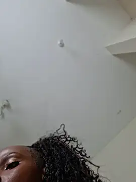 Kamdollie live cam on Stripchat