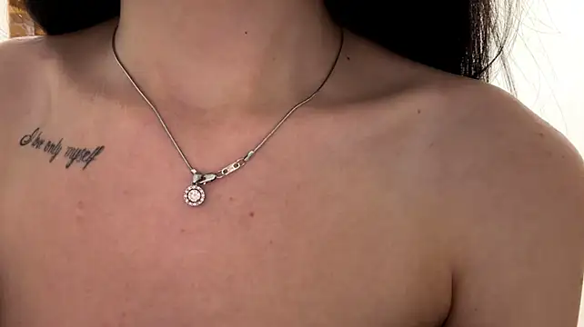 LivianDivorce live cam on Stripchat