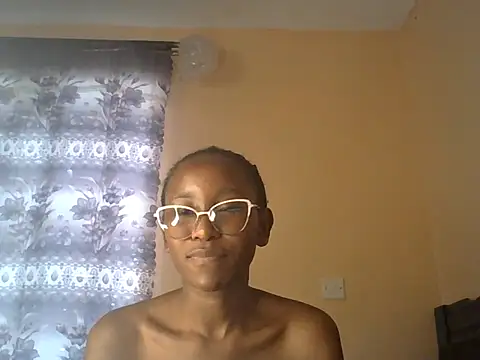 Goldenpixie live cam on Stripchat