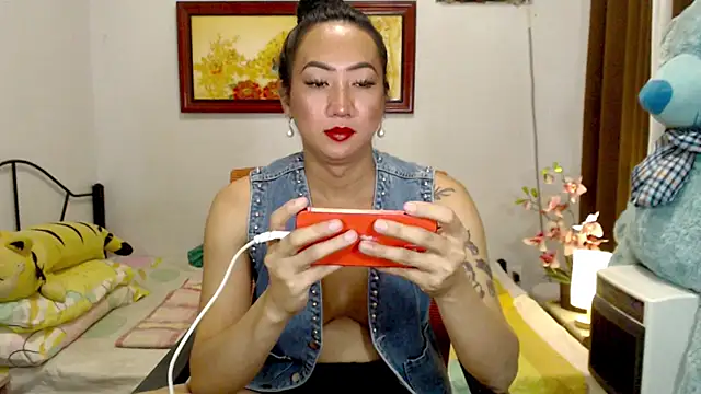LovelyQueen69 live cam on Stripchat