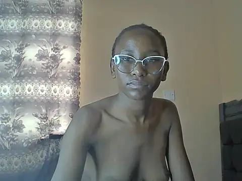 Goldenpixie live cam on Stripchat