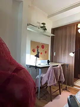 Hotmomcheckk_ live cam preview