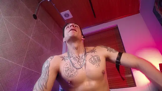 Dustin_Sonne live cam on Stripchat
