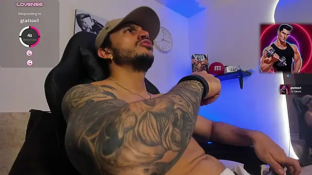 LiamReigns_ live cam on Stripchat
