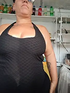 tugordita-hot live cam on Stripchat