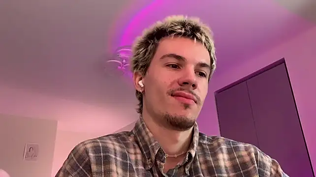 Jeremy1Scott live cam on Stripchat