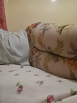 Farah-_nono live cam on Stripchat
