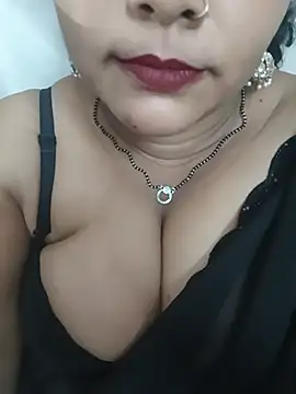 Nyra-23 live cam on Stripchat