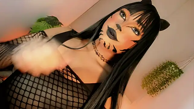 misstreslatin live cam on Stripchat