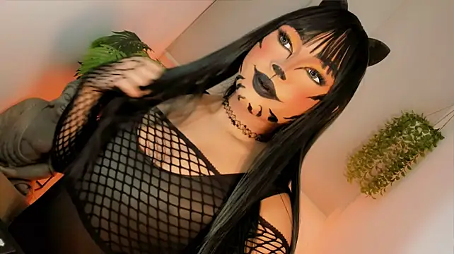misstreslatin live cam on Stripchat