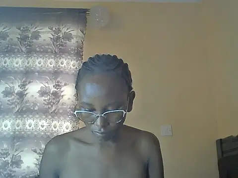 Goldenpixie live cam on Stripchat