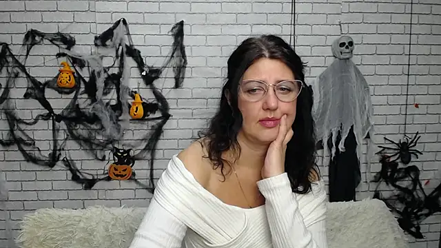 RoseHille live cam on Stripchat