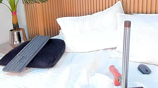 Danna_brunette1